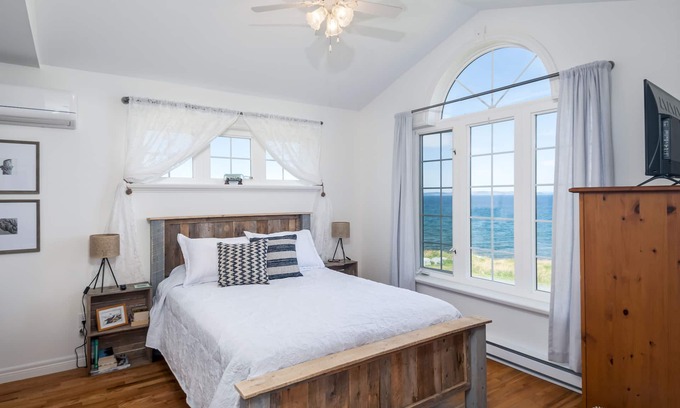 Newfoundland House | Ocean View I 3B I Coastal Experience I Patio Seating