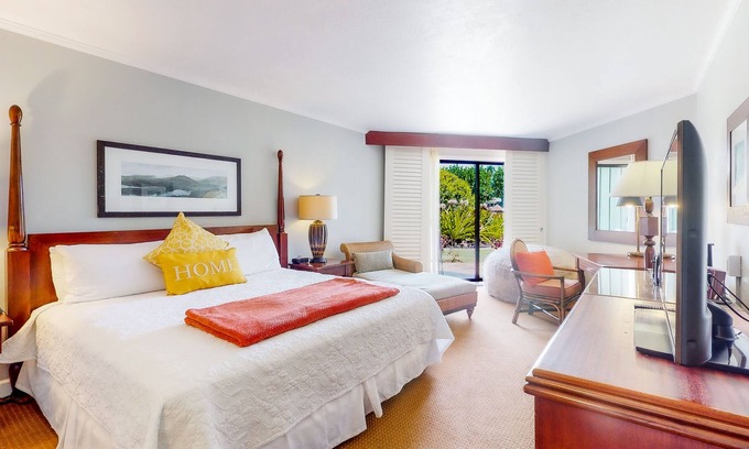 Hanamaulu Condo | Ocean-view ground-floor condo with amazing resort pools, gym, spas & restaurants