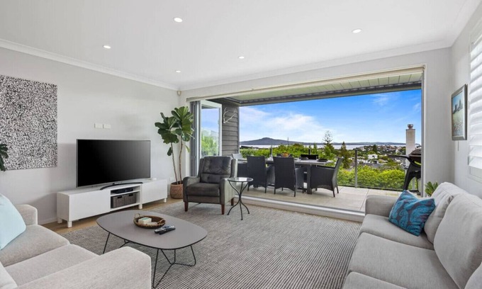 St. Heliers House | Ocean View Spacious 5BR Retreat for Families