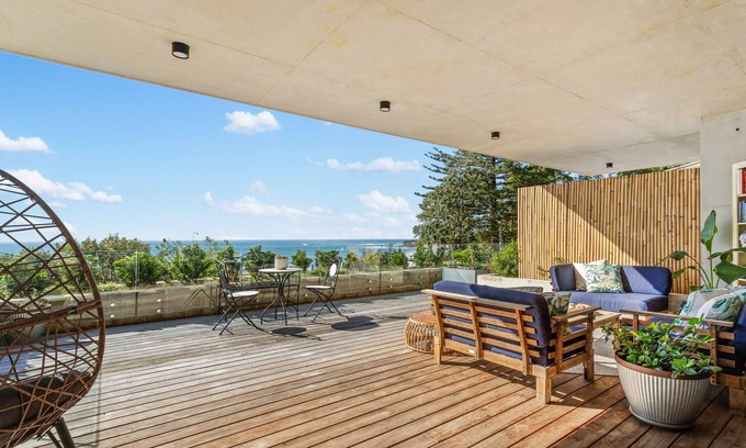 Collaroy Beach Apartment | Ocean Views, Deck and Parking at Beach Apartment