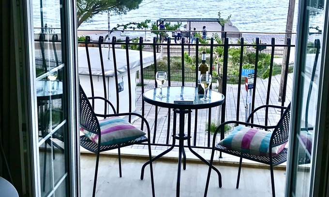 Poros Apartment | Oceanfront couple’s apartment * village center * 50 m from the beach.