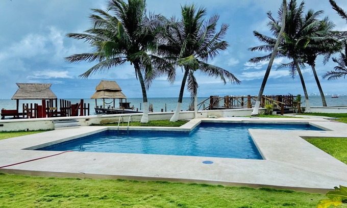 Puerto Juarez House | Oceanfront house in Cancun with private pier