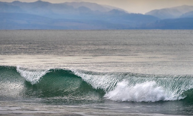 Sooke House | OCEANFRONT - Modern. In Sooke core & close to amenities. Hottub.