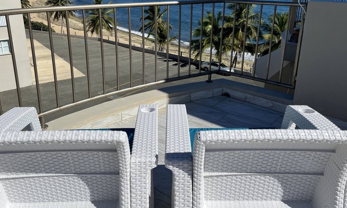 Tierras Nuevas Saliente Apartment | Oceanfront Penthouse with secluded beach