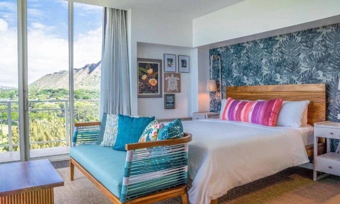 Diamond Head - Kapahulu - St. Louis House | Oceanfront Room w/Private Lanai | Steps to the Beach & Close to Diamond Head