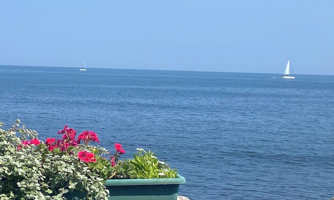 Point Judith House | Oceanfront Seaside Cottage on the Point Judith Peninsula in Narragansett