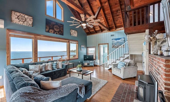 Harbor Cabin | OCEANFRONT Sunset Cabin with stunning ocean views & staircase to the beach!