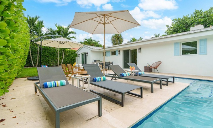 Ocean Ridge House | Oceans Paradise~ Private beach~ Heated pool ~Bikes