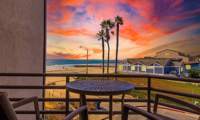 Imperial Beach Condo | Oceanview 3-bedroom Condo Steps to the water AC/WiFi/Pool/HotTub