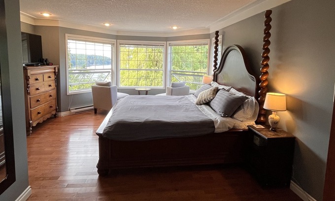 Regional District of Nanaimo House | Oceanview 4 bedroom large home - close to beach and Ferry!