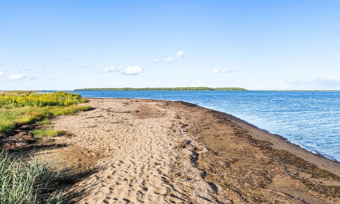 Cormierville Cottage | Oceanview beach style cottage W/hot tub