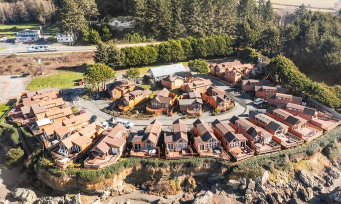 Smith River Apartment | Oceanview Cabin 28 w Jacuzzi Terrific Views