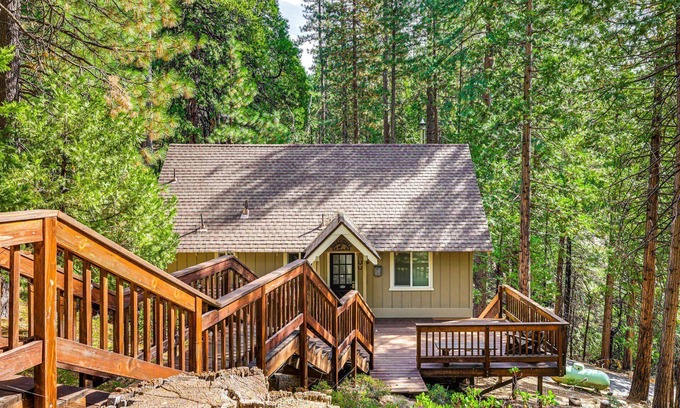 Cold Springs Cabin | OCTOBER Enchanting at Cedar Pine Retreat! Enjoy Spooky Events every weekend!