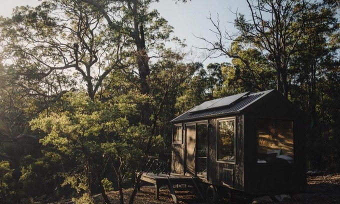 Yarramundi House | Off-Grid Cabin Nestled into Bush with Creek Access - Kaia