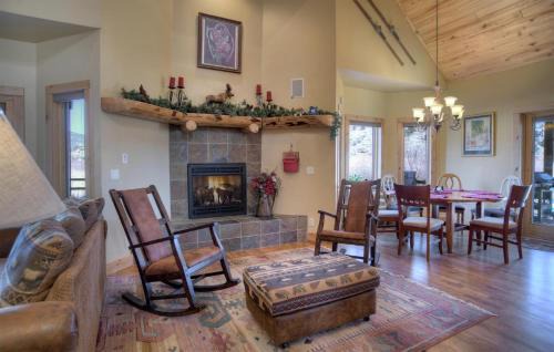 South Fork House | Off the Beaten Path