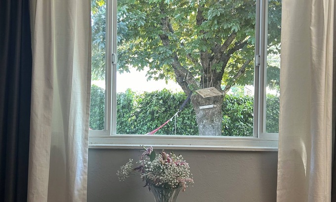 Dunsmuir House | Offers single guests & groups a quiet stay near Mt. Shasta, fuel & amenities.