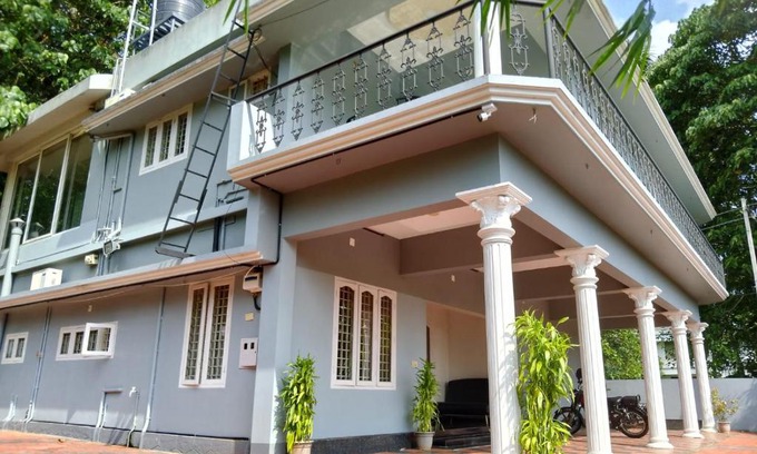 Alwaye Hotel | Oikos Kariyad