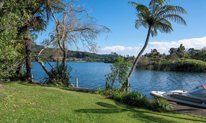 Okere Falls House | Okere Jetty Escape - Rotoiti Holiday Home