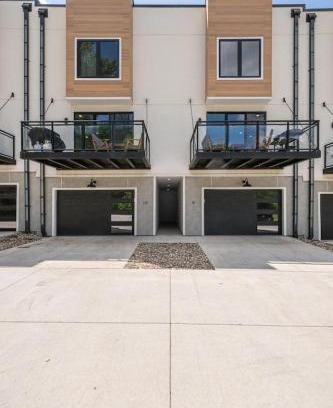 Arnolds Park House | Okoboji Lakeside Retreat in Arnolds Park