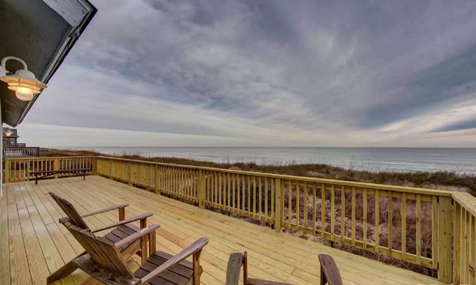 Duck Cottage | Old Bay Hideaway Oceanfront Cottage