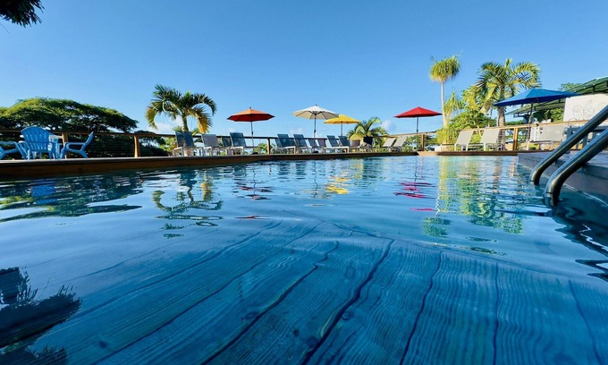 Florida Hotel | Old Crow Hotel and Suites