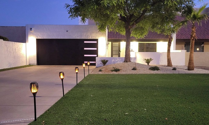 Thompson Falls House | Old downtown Litchfield Park walk to 5 restaurants/bars! Close to attractions