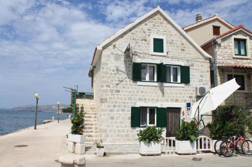 Kastel Kambelovac House | Old Fisherman House
