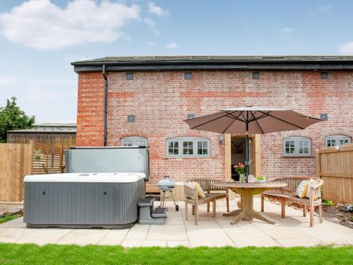 Honiton House | Old Highwood - Hog End
