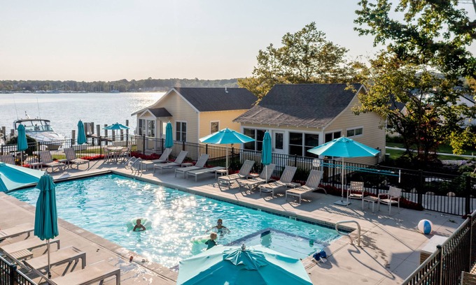 Saugatuck House | Old Pike Cottages