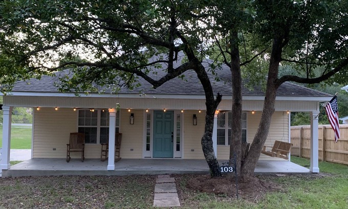 Old Town House | Old Town Great Location - Steps to beach, shops, and dining.