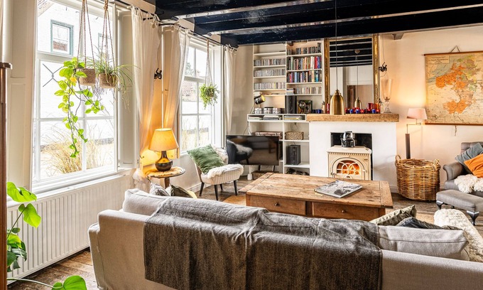 Sint Anna ter Muiden House | Old town house from 1775