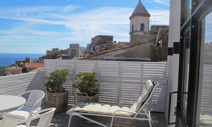 Capoliveri House | Old town house with roof terrace and magnificent view