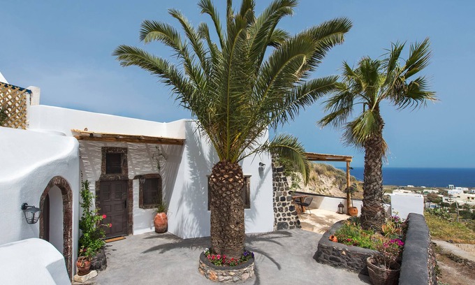 Vourvoulos House | Old Vourvoulos Houses - Santorini - Stylish House for 4-6!