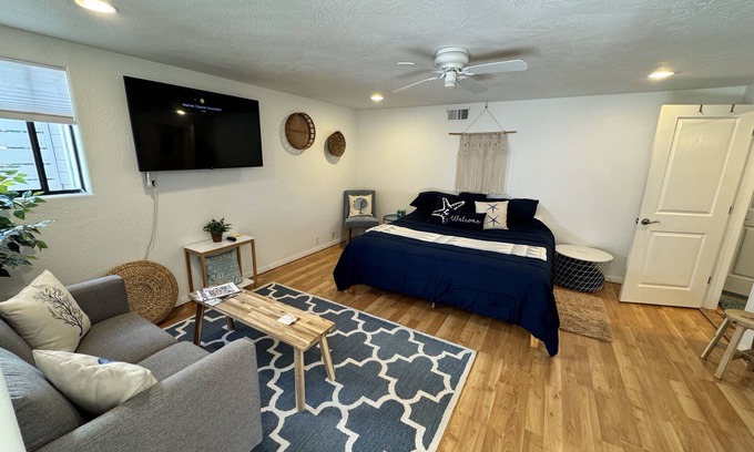 Olde Carlsbad Apartment | OLDE CARLSBAD: Cozy One Bedroom Studio - 1 mile to Village & Beach