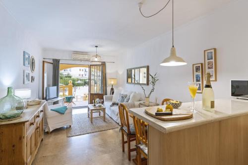 Aduanas Apartment | Olive Beach