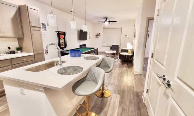 Whitestown Apartment | Oliver Capital | Cozy, Entertainment Suite