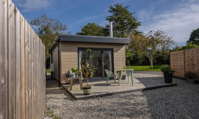 Boscundle Apartment | Olverstone Lodge, a beautiful Cornish lodge with wood burner & garden