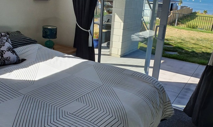 Omokoroa House | Omokoroa Sea View Apartment, peaceful, clean and comfortable