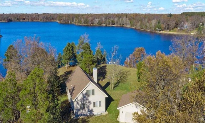 Rome House | On Lake Arrowhead near beaches, golf and Sand Valley