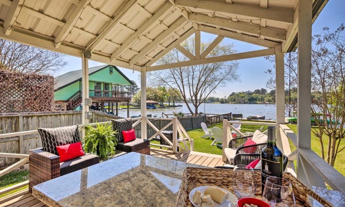 Willis House | On-Site Lake Conroe Access - Updated Cabin Rental