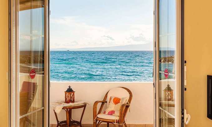 Akrogialion Apartment | On the Beach - Akroyali Family Home