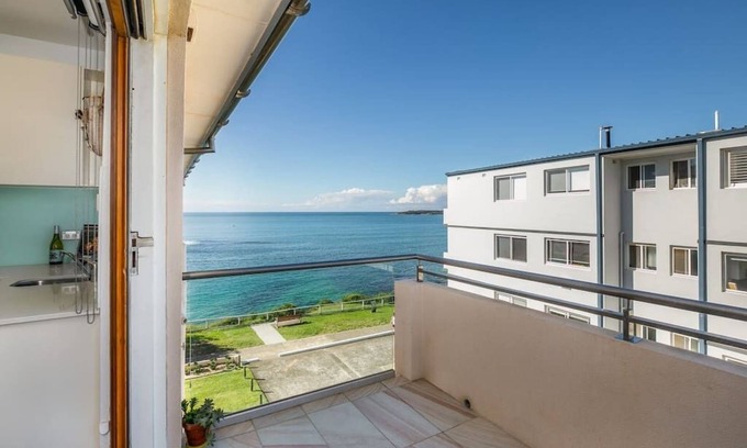 Cronulla Apartment | On The Esplanade - Close to beach & Cronulla mall