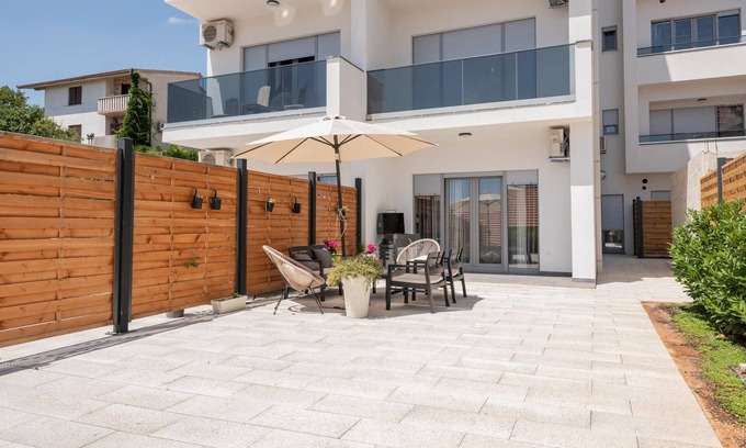 Imotski Apartment | On the first floor of a residential building with elevator is this well-equipped apartment.