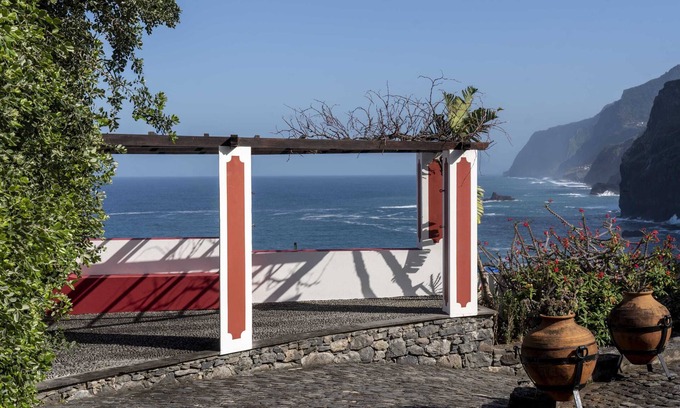 Ponta Delgada House | On the North Coast, by the sea - Casa do Terreiro