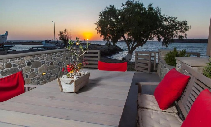 Limeniskos Apartment | On the water lodging 2