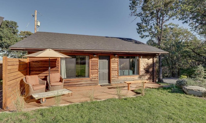 Central Point House | On Working Winery Southern Oregon Bungalow