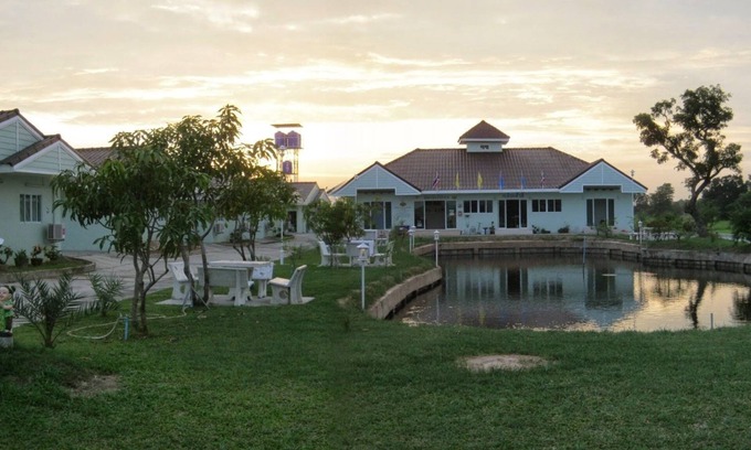 Uthumphon Phisai Hotel | Onanong Resort