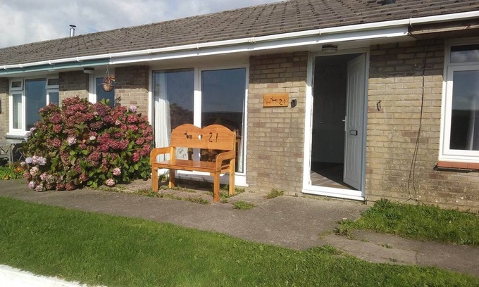 Woolacombe Ski Chalet | one bed room with sofa bed, wifi , sea views