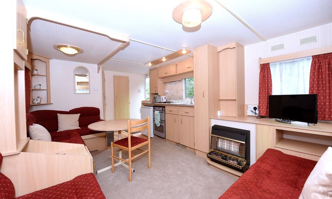 Barbrook House | One bed static with parking. Walk to Lynton Town Centre. Free fishing onsite