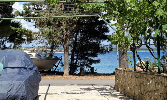 Tkon Apartment | One bedroom apartment near beach Tkon, Pašman (A-698-c)